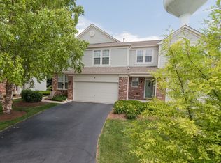 8 Parkside Ct, Algonquin, IL 60102