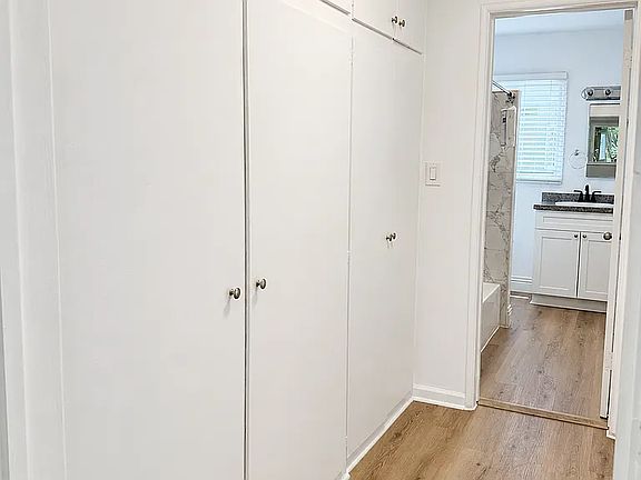 5th image of 1803 N Gramercy Pl #11D