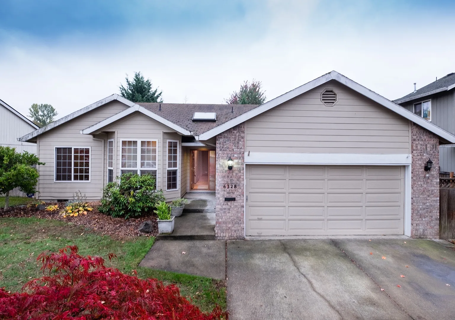 Single Level Home in Hillsboro with Fenced in Yard! — Photo 1