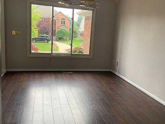 5th image of 1718 Janet Dr