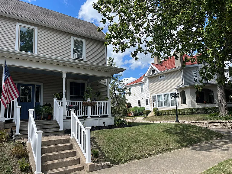 432 E East St — Photo 8