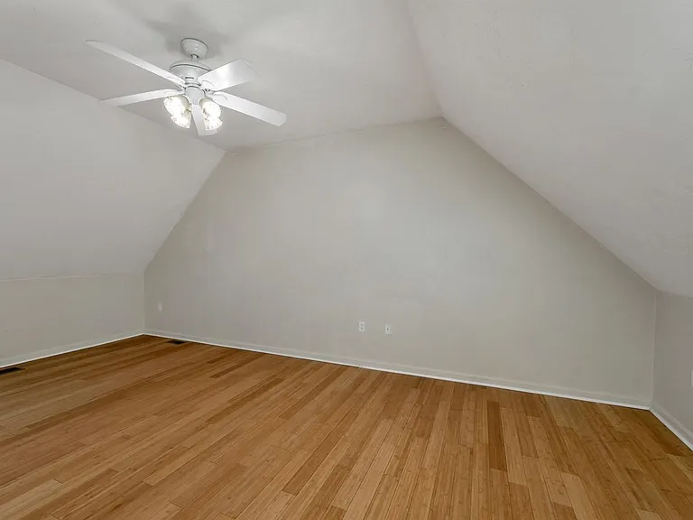 32 Suffolk Ct — Photo 28