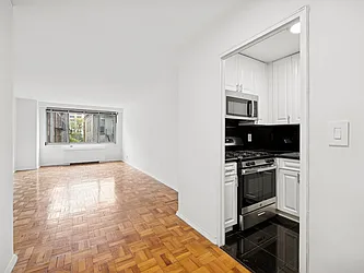 401 East 86th Street, #4L