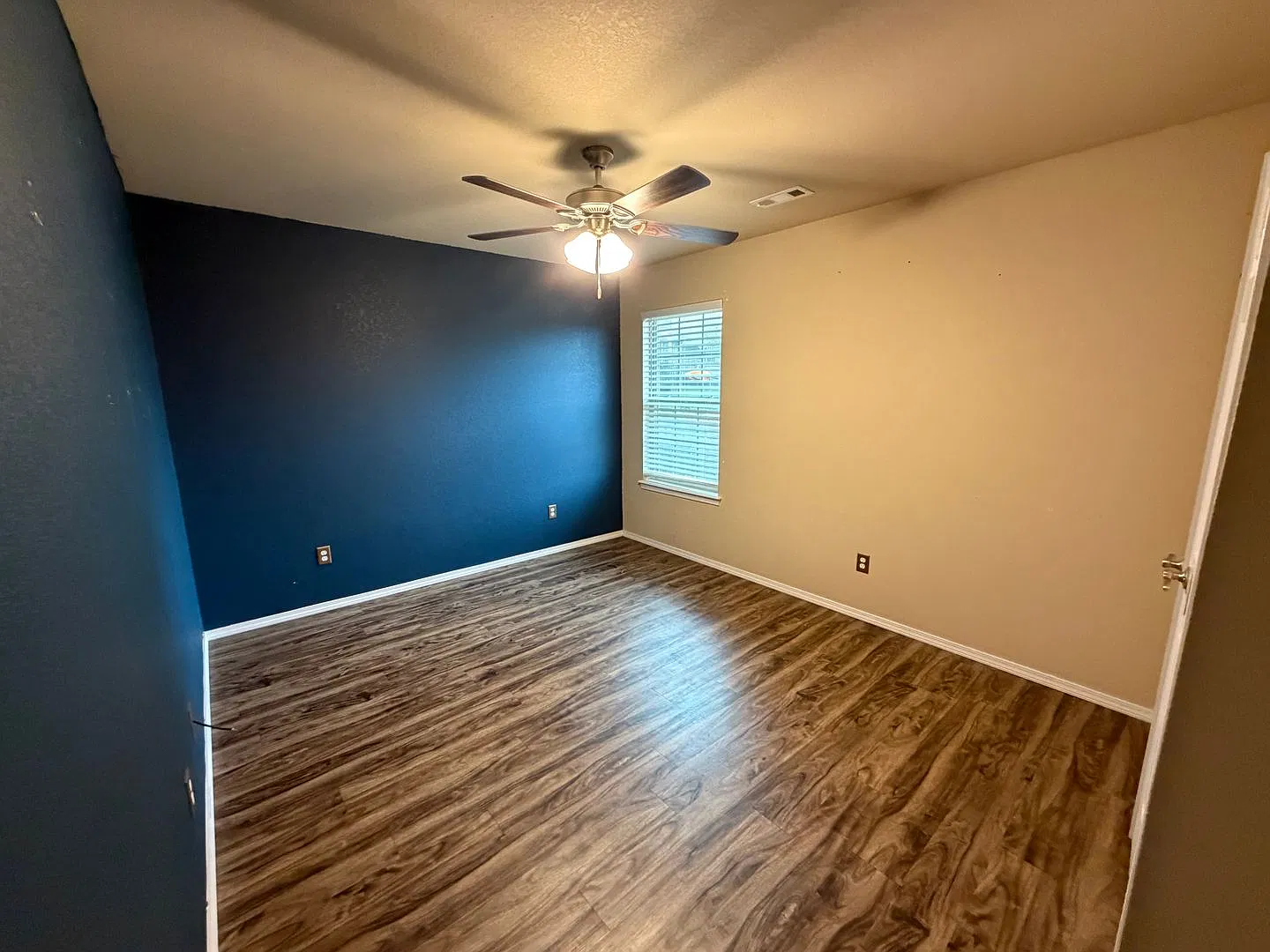 4 Bedroom, 2 Bath Home Quiet Cul-De-Sac — Photo 2