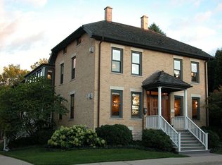 203 Dundee Ave, Barrington, IL 60010