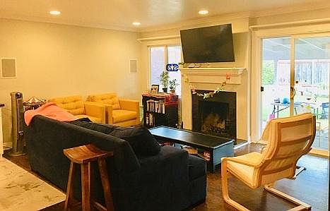 4th image of 4653 Rainier Ave