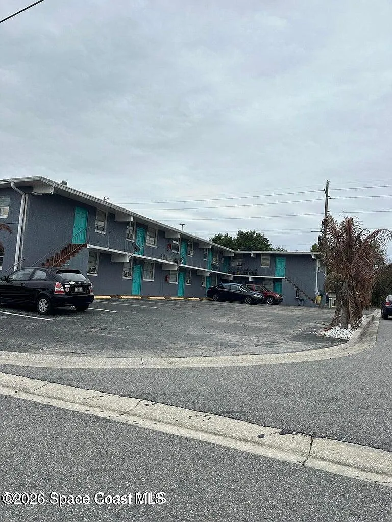 2 bed, 1.0 bath, 600 sqft, $995 — Photo 1
