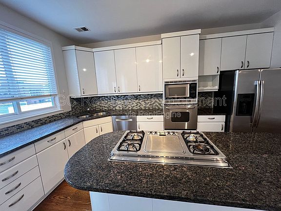 5th image of 1423 W Oakdale Ave #2