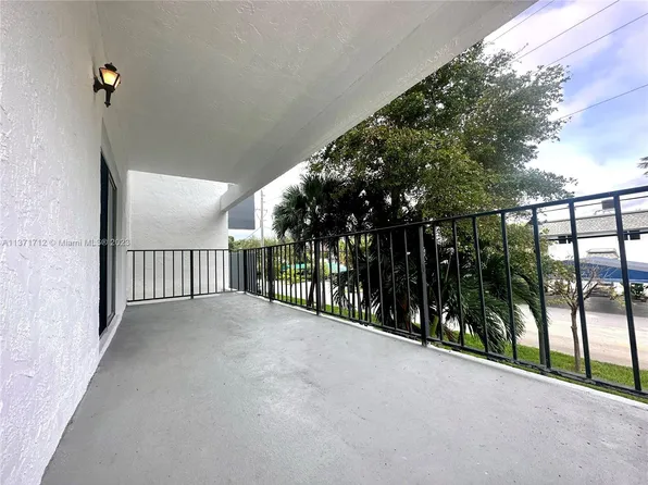 16508 NE 26th Ave APT 205, North Miami Beach, FL 33160