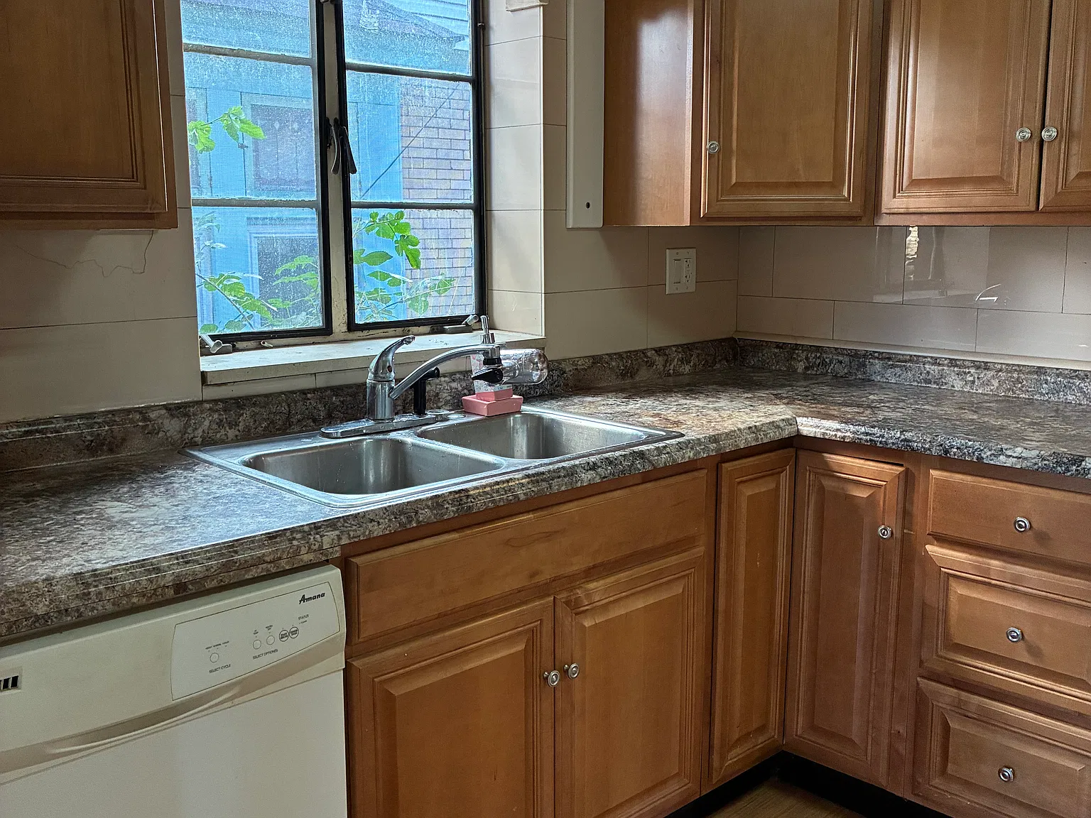 2 bed, 1.5 bath, 1896 sqft, $1,400 — Photo 2