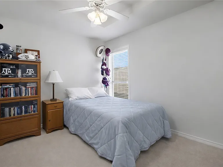 111 Karten Ln — Photo 4