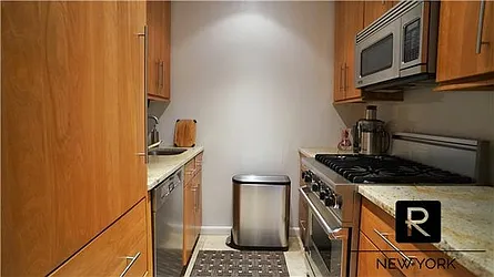 Rented by R New York