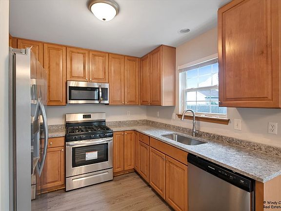 2nd image of 1827 Sunflower Dr