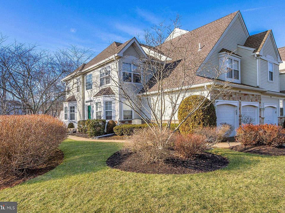 2nd image of 849 Breckinridge Ct #115