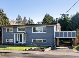 4125 Douglas St, Saanich, BC V8X 3Y4