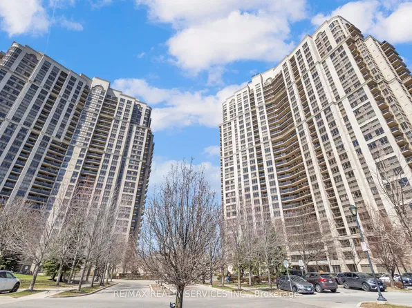 700 Humberwood Blvd #1027, Toronto, ON M9W 7J4