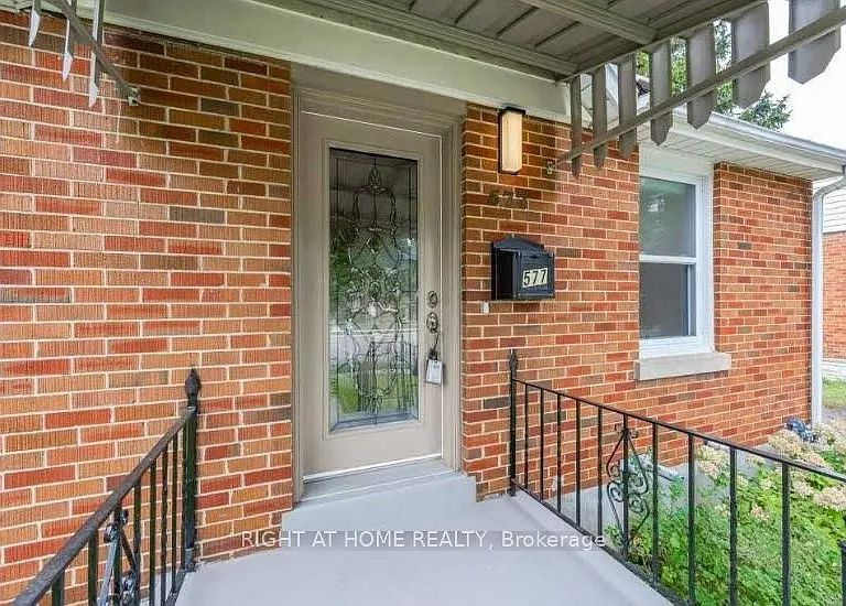 577 Weber St E — Photo 2