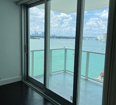 4th image of 1000 West Ave APT 1123