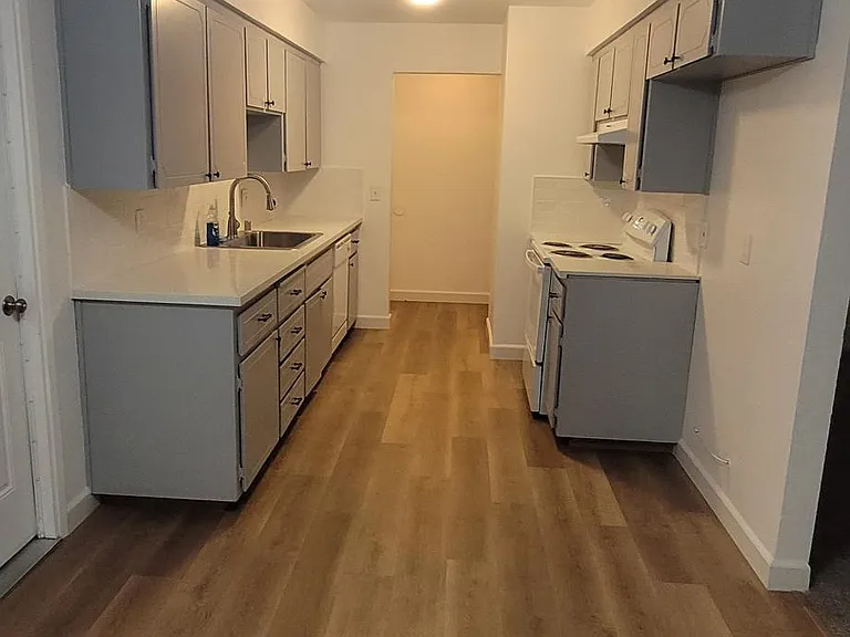 1682 Griffith Ave — Photo 10
