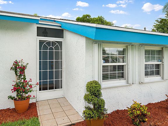 3rd image of 4857 Foxwood Cir