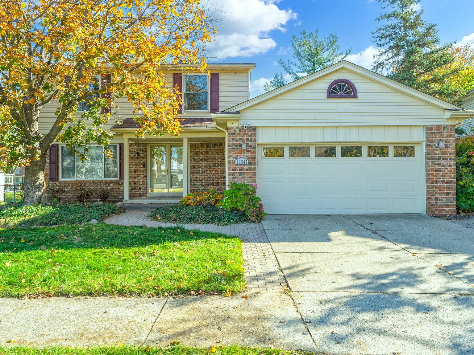 4 bed, 2457 sqft, $3,350 — Photo 2