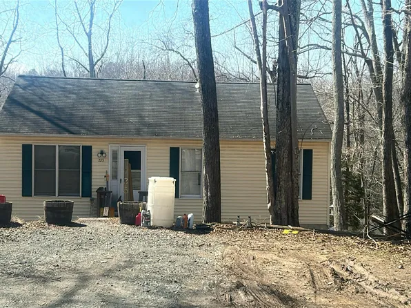 735 Lazy River Rd, Lusby, MD 20657