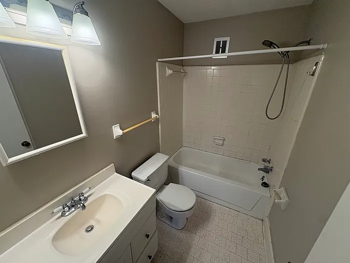 1 bed, 1.0 bath, 700 sqft, $1,250 — Photo 4