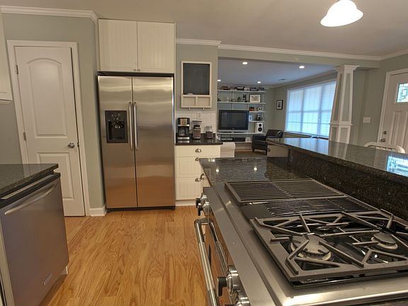 Amazing high-end kitchen!