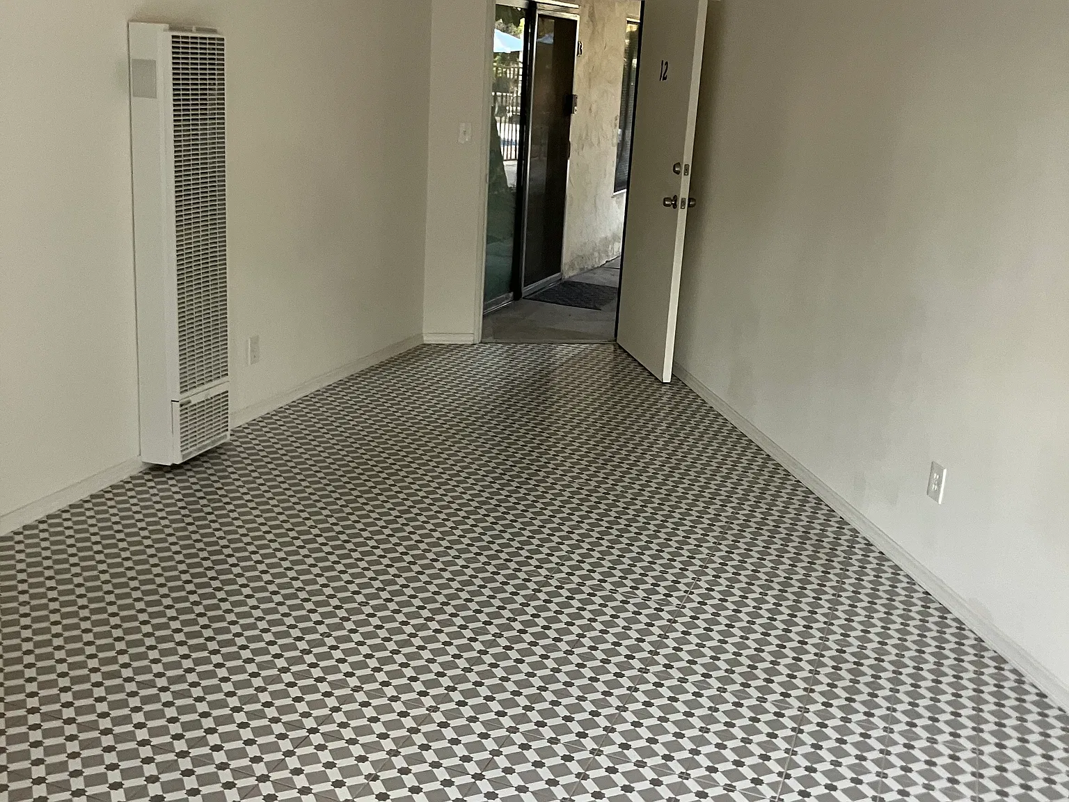 Studio, 400 sqft, $1,750 — Photo 4