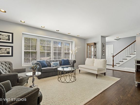 3rd image of 106 Forestway Dr