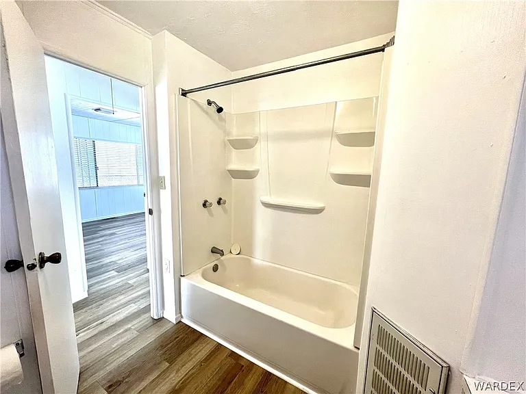 945 Holly St — Photo 25