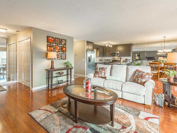 5th image of 4319 Lakeshore Ln #1016