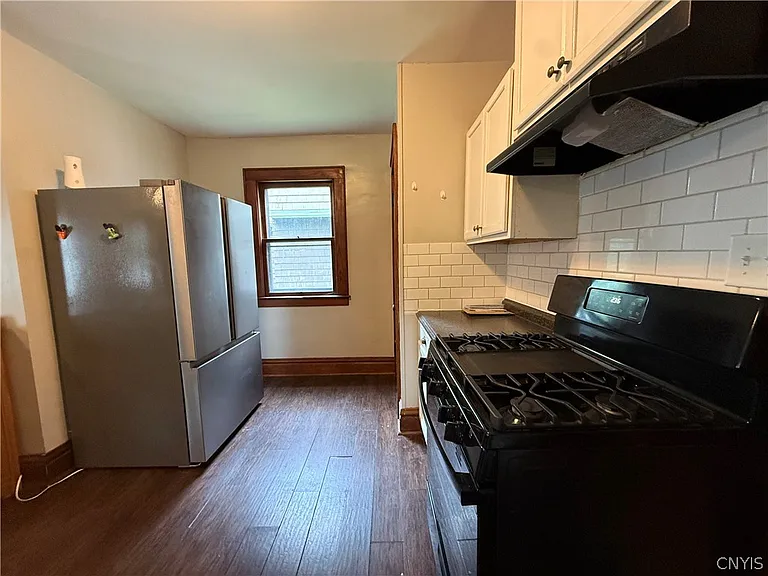 936 Lancaster Ave — Photo 12
