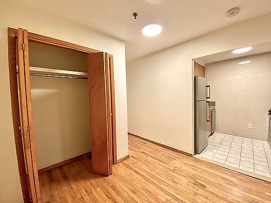 5th image of 265 Jefferson Ave #B