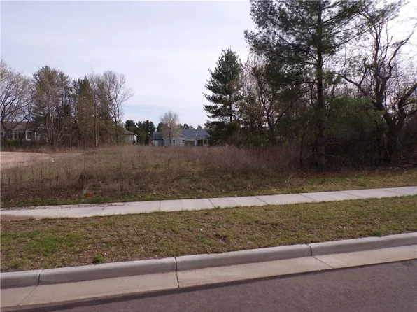 1621 Red Pine Court, Eau Claire, WI 54701