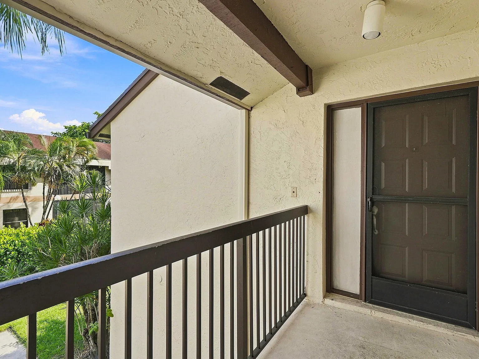3 bed, 2.0 bath, 1120 sqft, $3,000 — Photo 3