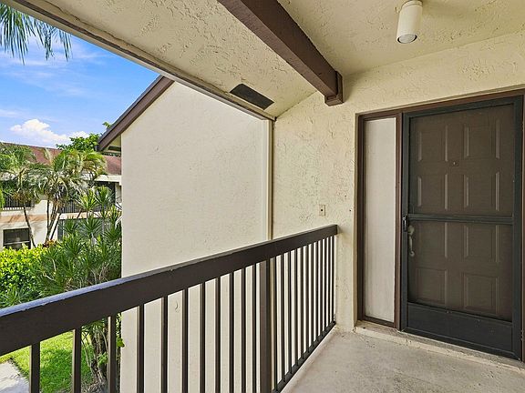 3rd image of 2581 Carambola Circle N