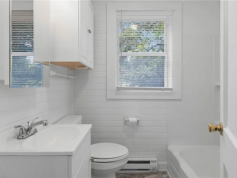 114 Charles Ave — Photo 15