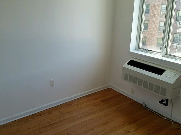 3rd image of 14127 84th Dr APT 4B