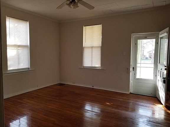 4th image of 1921 McLaran Ave