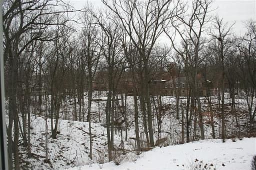 2nd image of 858 Baldwin Rd