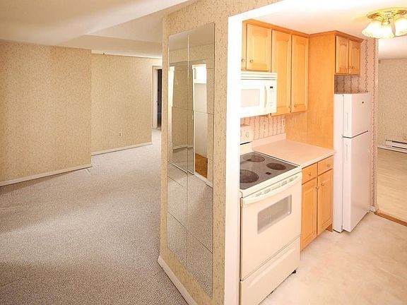 4th image of 220 Bedford St #44