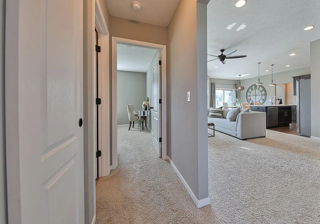 4 bed, 2520 sqft, $3,200 — Photo 4
