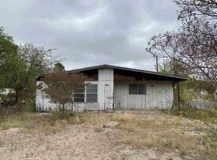 810 E 7th St, Del Rio, TX 78840