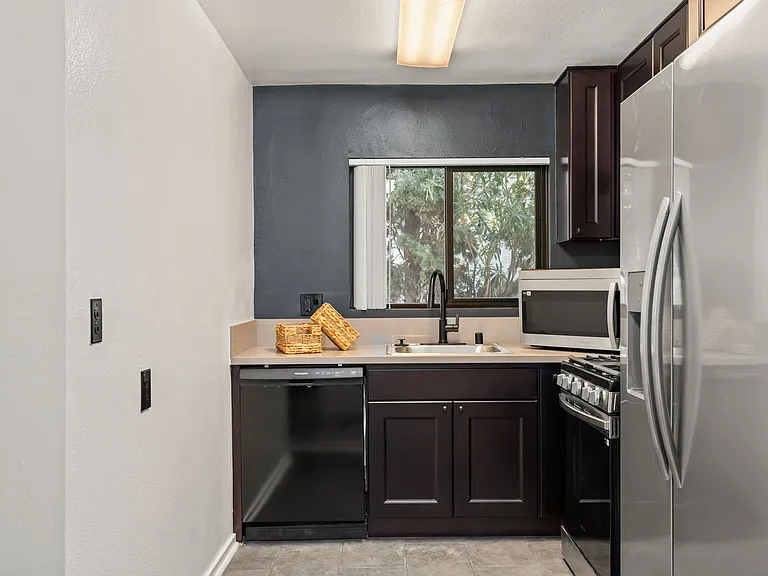 1823 Pelham Ave #2 — Photo 15