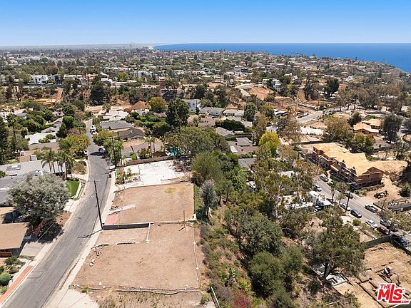 4th image of 1067 Las Pulgas Rd