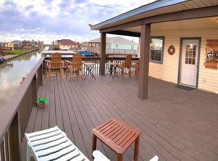215 Pompano Ln, Surfside Beach, TX 77541