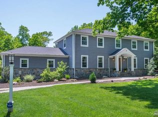14 Evergreen Dr, Upper Saddle River, NJ 07458