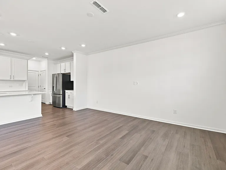 219 Deercroft Dr — Photo 4