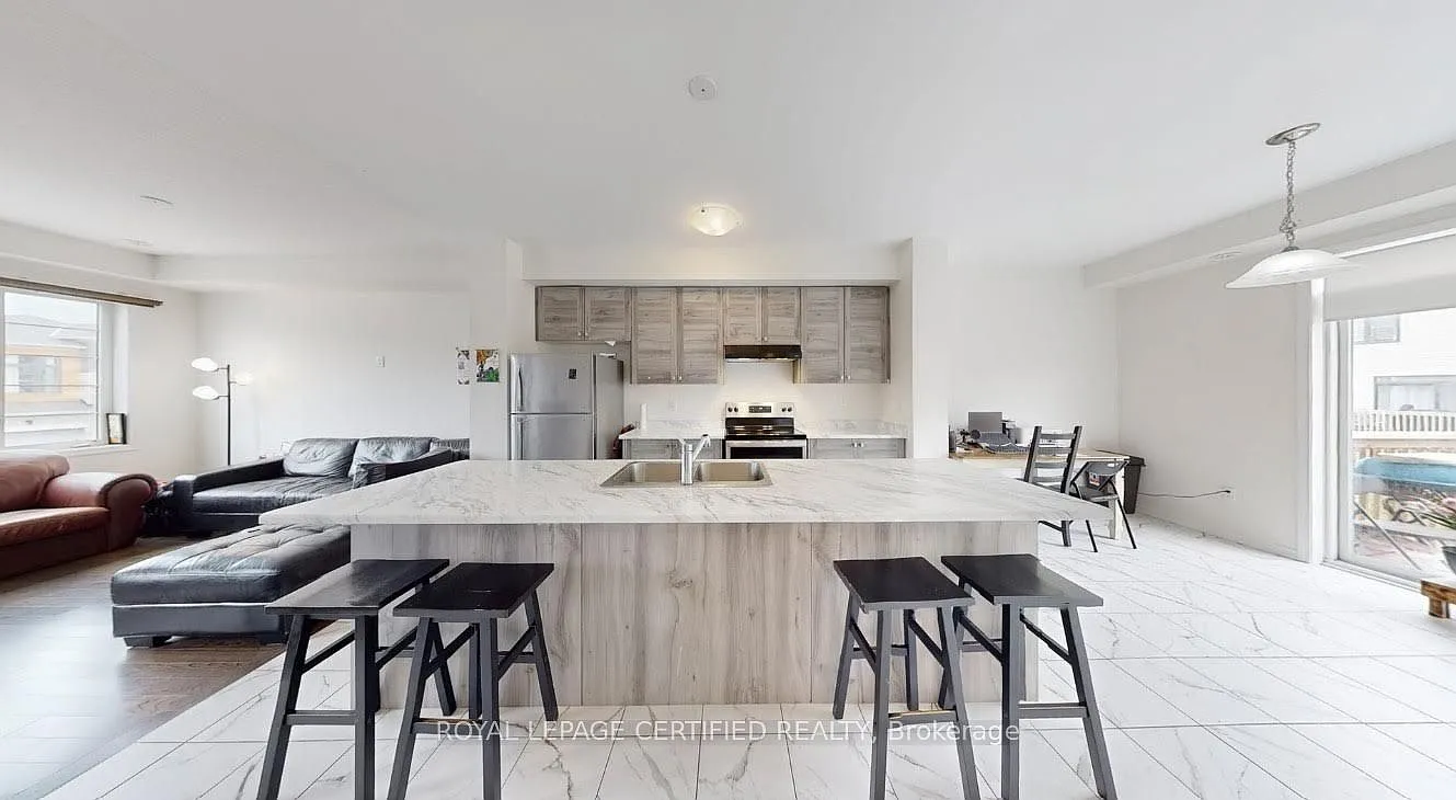 3 bed, $2,400 — Photo 4